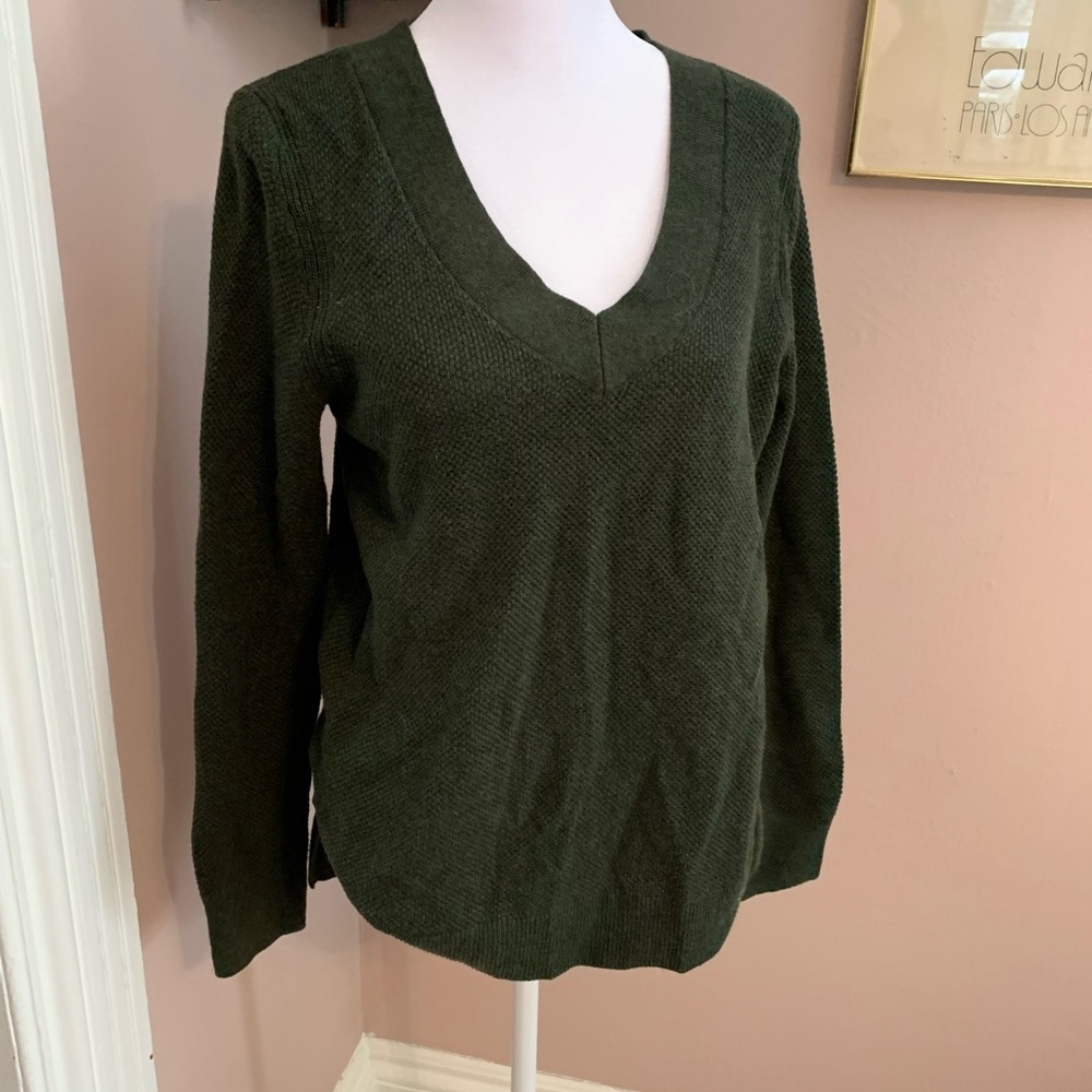 GAP Dark Olive V-Neck Sweater Women Cabincore Scandi Girl